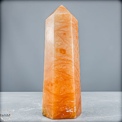 Natürlicher Orangencalcit Kristall-Obelisk - 897,56g