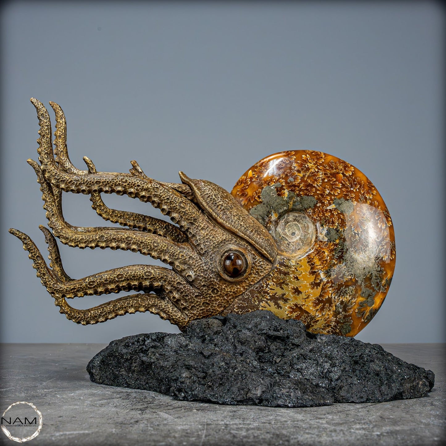 Natürlicher Ammonite verbunden mit Meisterhafter Kunst - 1240,38g