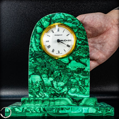 Malachit-Uhr – Zeitlose Eleganz trifft auf faszinierende Naturkunst- 1250,68g