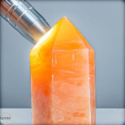 Natürlicher Orangencalcit Kristall-Obelisk - 897,56g