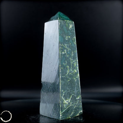 Natürliche Jade-Nephrit Obelisk aus Burma -2368,36g