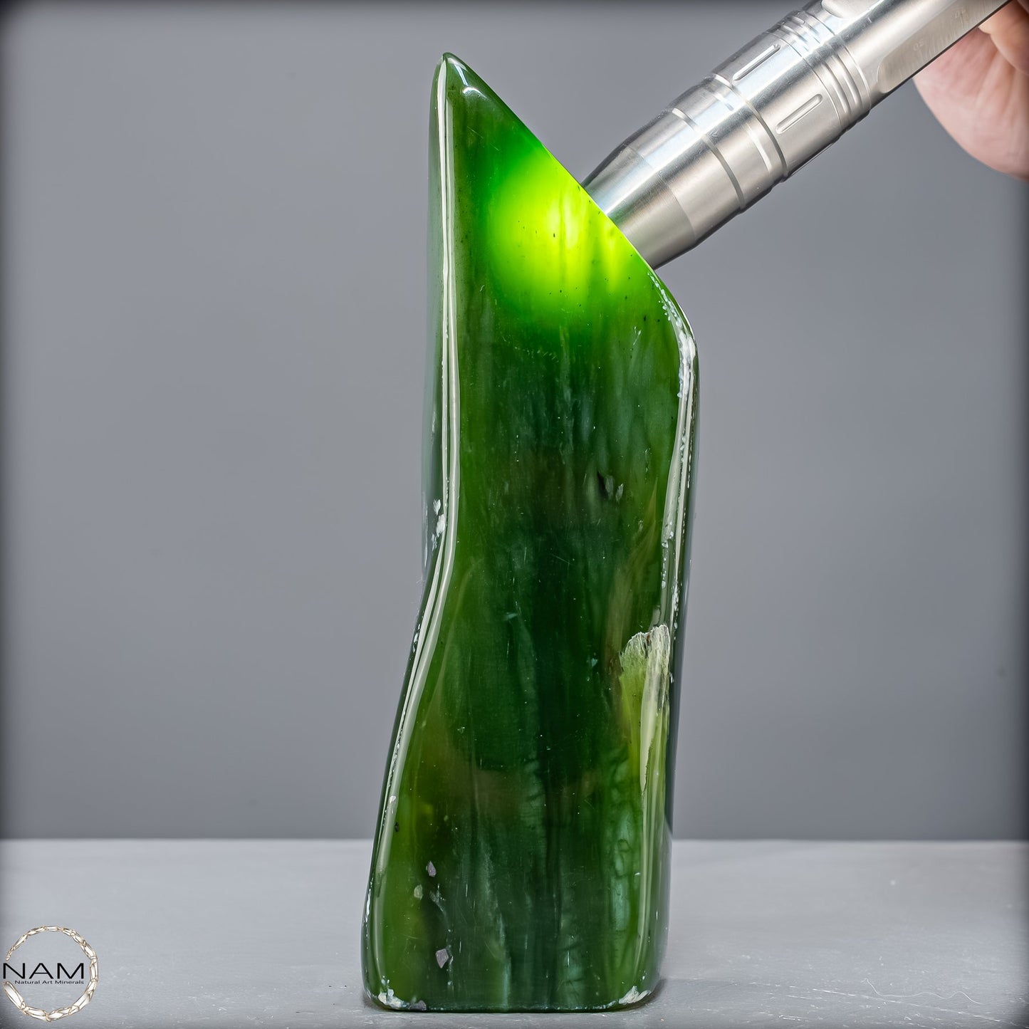 Natürliche Jade-Nephrit Freiform aus Burma - 717,43g