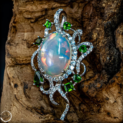 Welo-Opal-Anhänger mit Chromdiopsid 5,49g 27,45ct