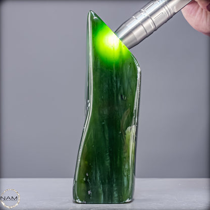 Natürliche Jade-Nephrit Freiform aus Burma - 717,43g