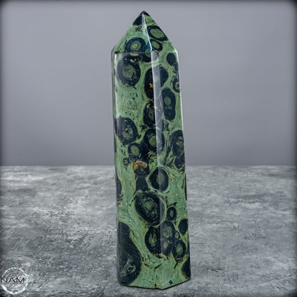 Natürlicher  Kambaba-Jaspis Obelisk - 588,16g
