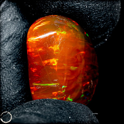 Seltener  Mexikanischer Feuer-Opal,  3,09g 15,45ct