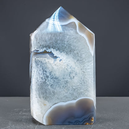 Natürlicher Achat-Kristall Obelisk mit Druse - 1975,61g