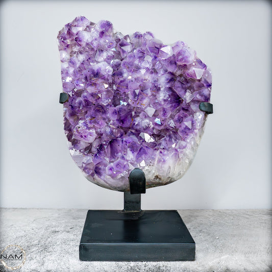 Exklusive Amethyst Druse auf elegantem Metallständer-13088,66g