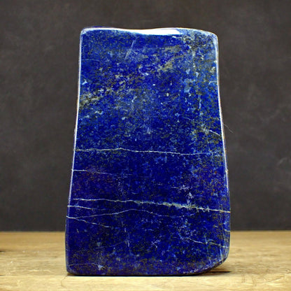 Königsblaue Lapislazuli-Freiform - 939.89 g - 142×89×32 mm