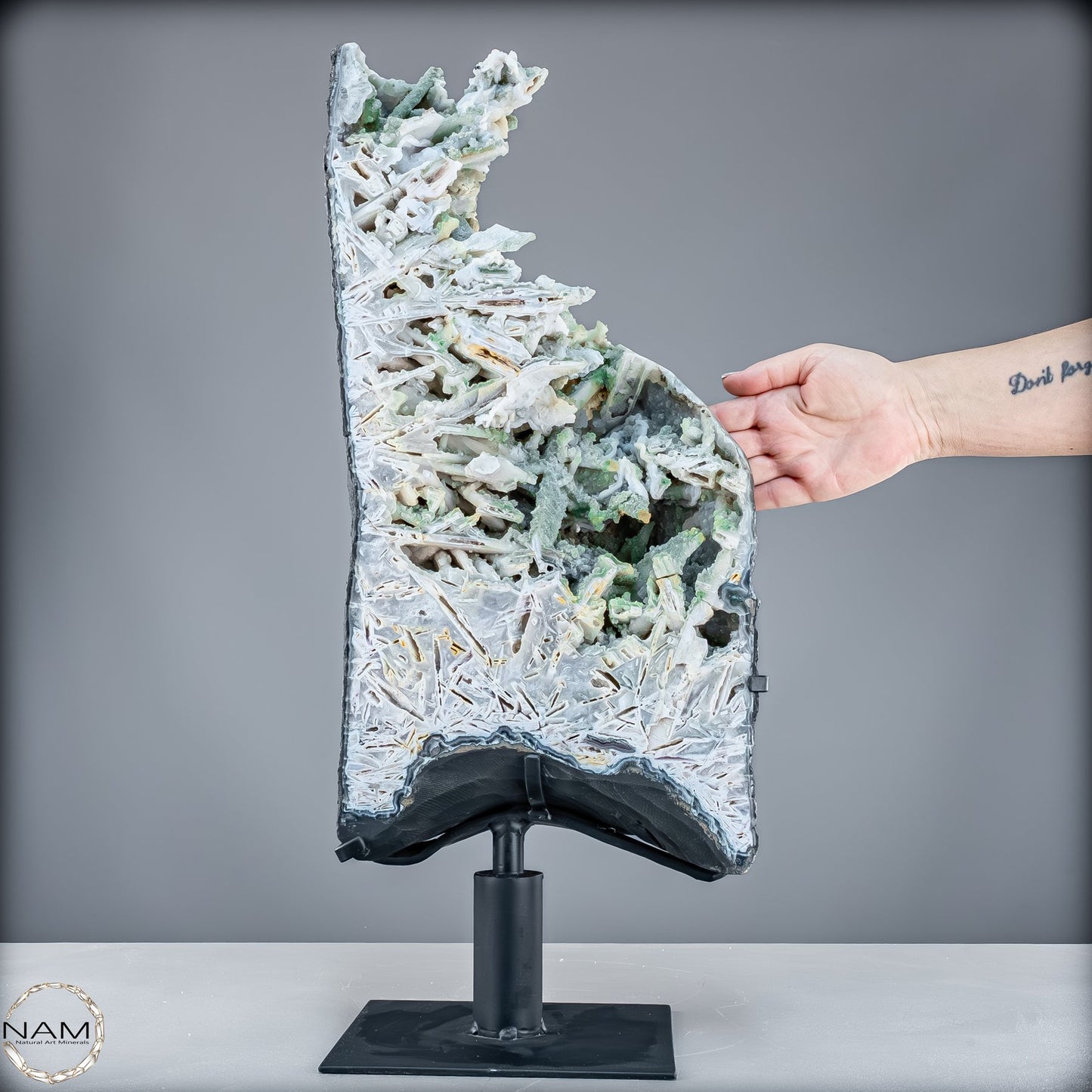 Ein Kunstwerk der Natur – Anhydrit, Prasiolith & Amethyst auf Achat – 17184,36g