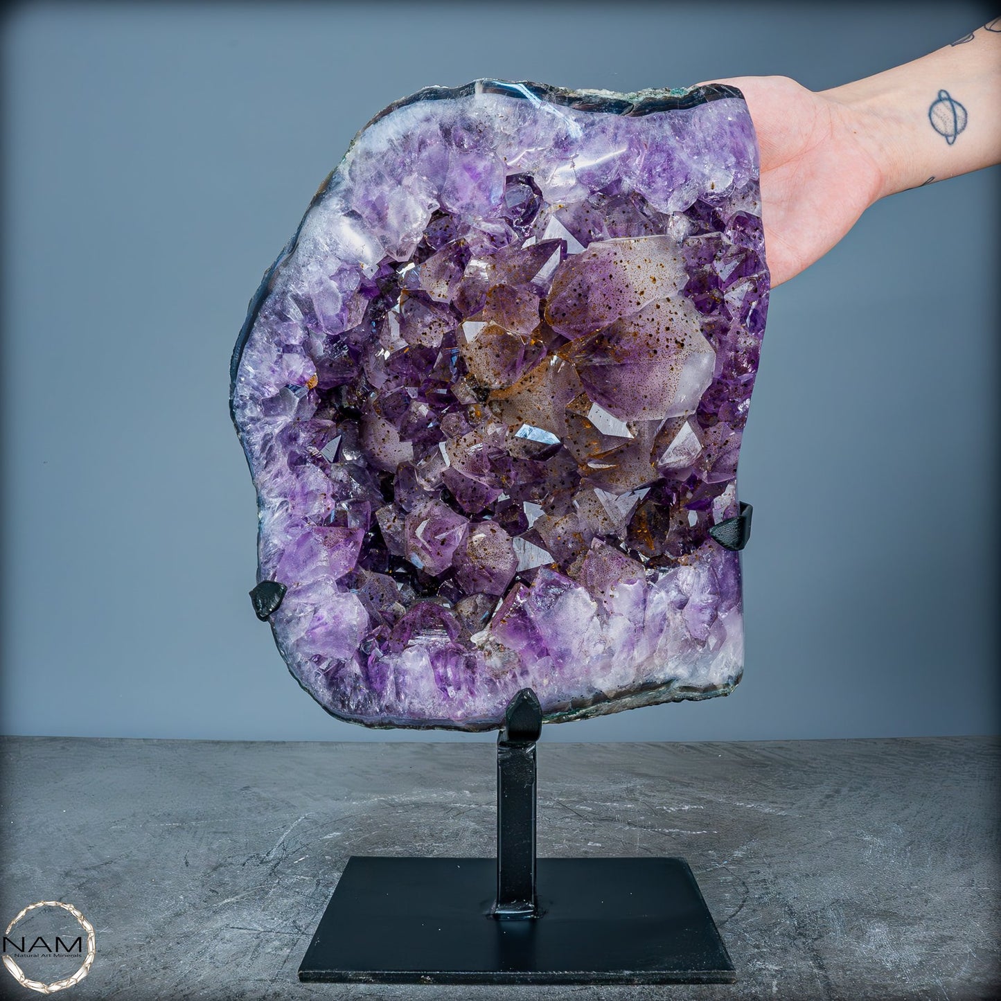 Natürliche Amethyst-Kristalle/Druse auf Ständer - 8280,11g