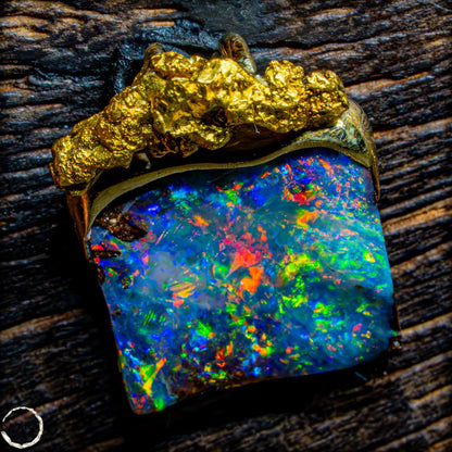 Exklusiver Boulder-Opal-Anhänger mit 18K Goldnugget- 4,0g 20,0ct