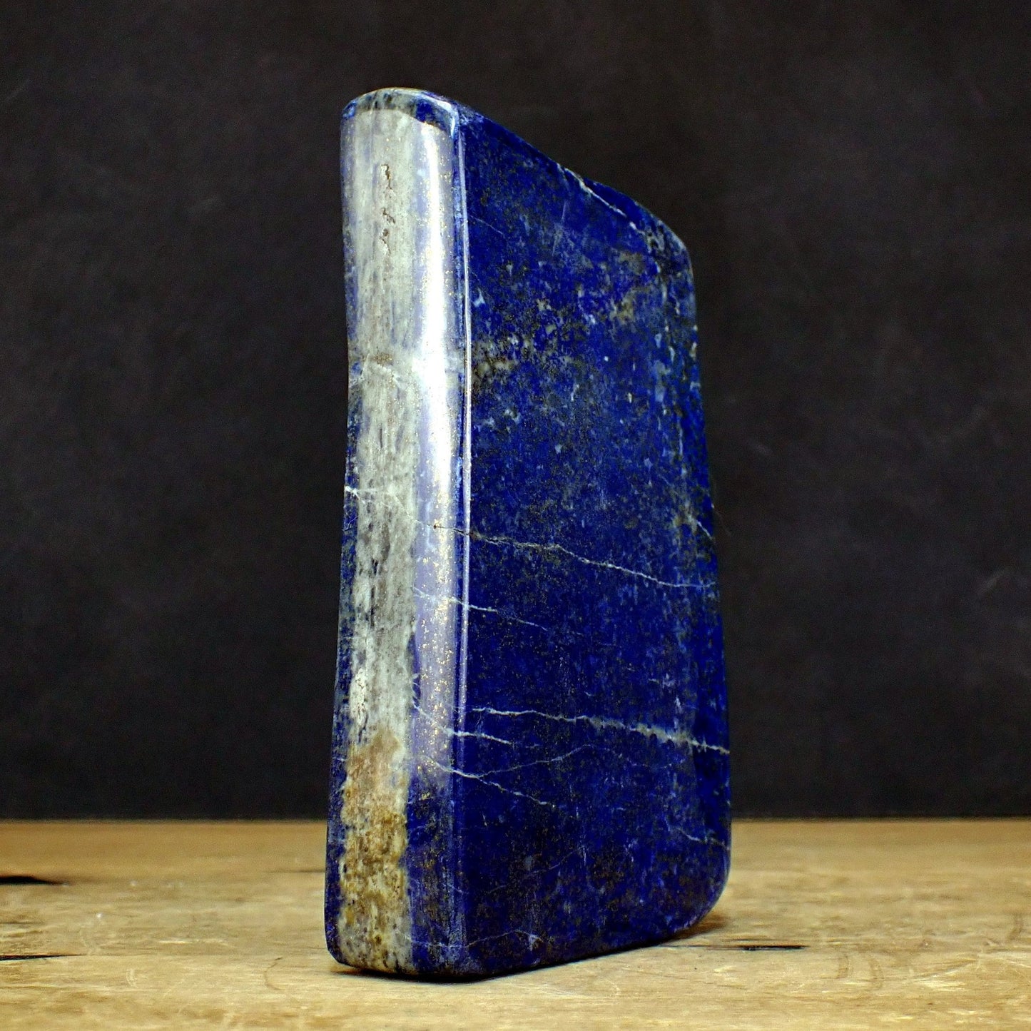 Königsblaue Lapislazuli-Freiform - 939.89 g - 142×89×32 mm