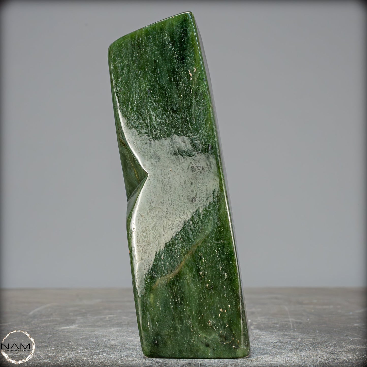 Natürliche Jade-Nephrit Freiform aus Burma - 585,94g