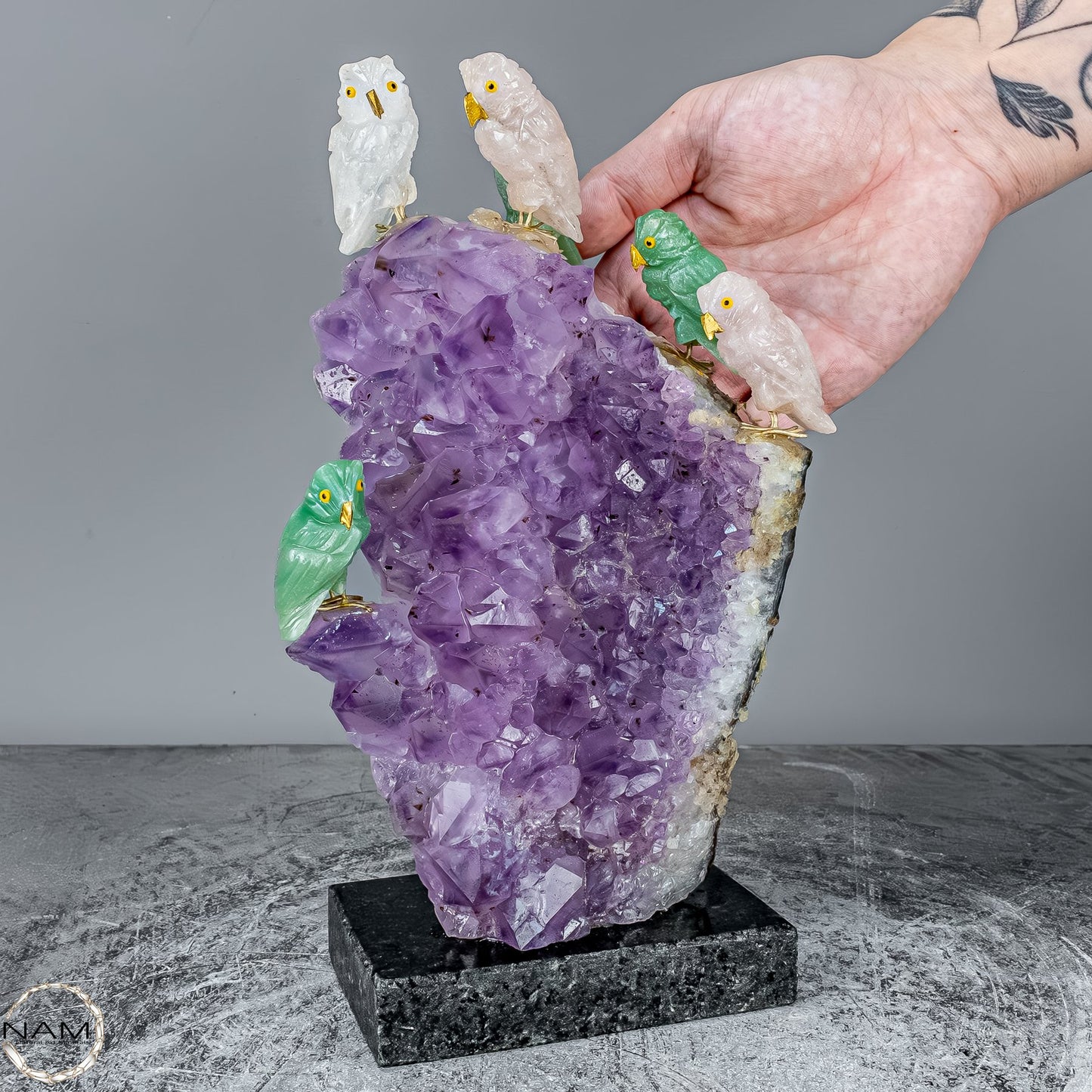 Amethyst-Druse mit Edelsteinvögeln aus Rosenquarz, Bergkristall & Aventurin- 2200,02g