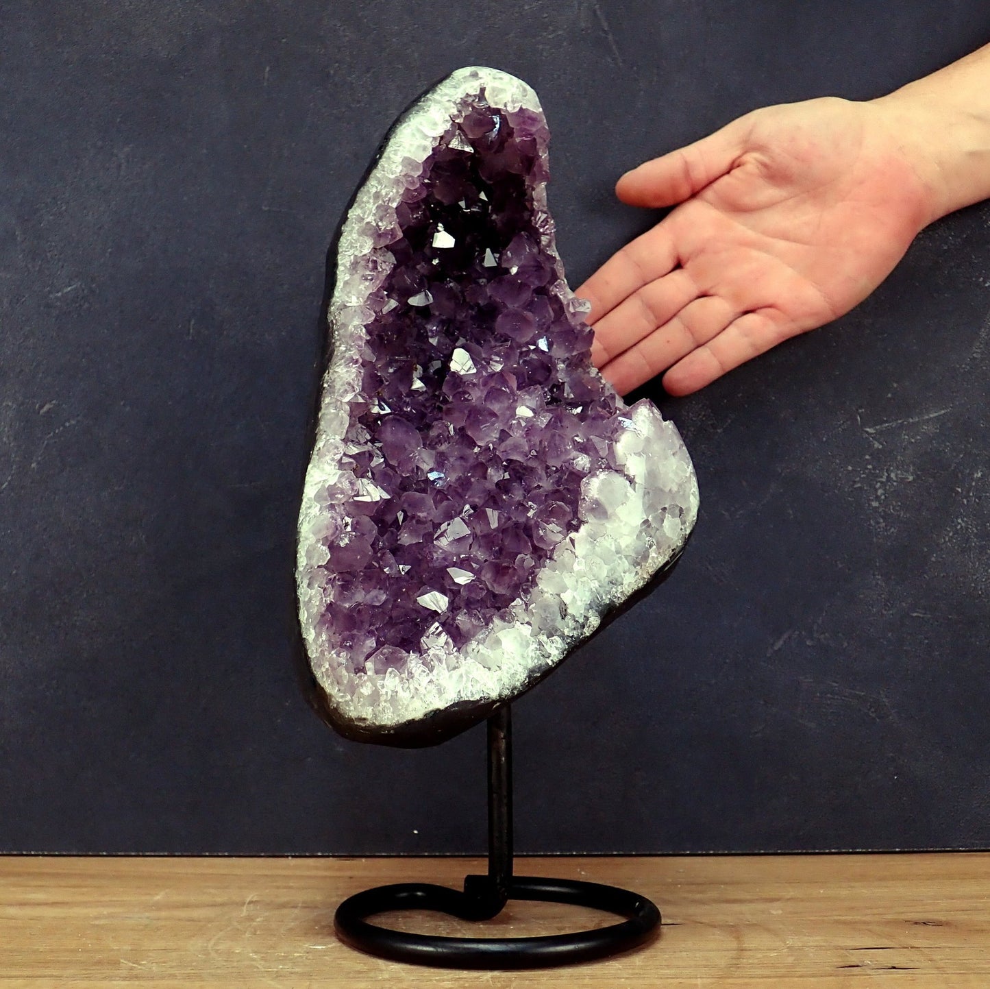 Großer Amethyst auf Ständer - 5072,57g - 340×160×140mm