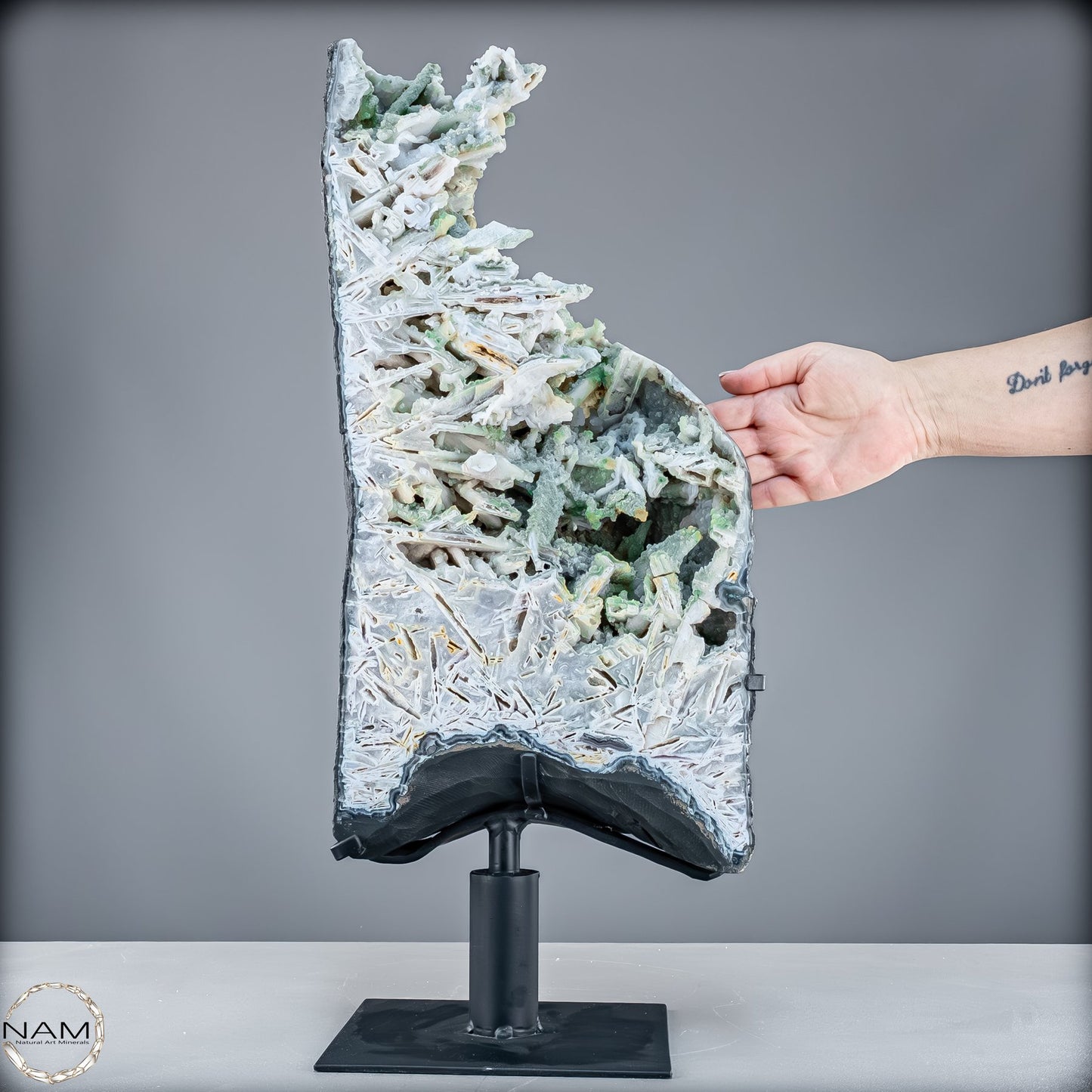 Ein Kunstwerk der Natur – Anhydrit, Prasiolith & Amethyst auf Achat – 17184,36g