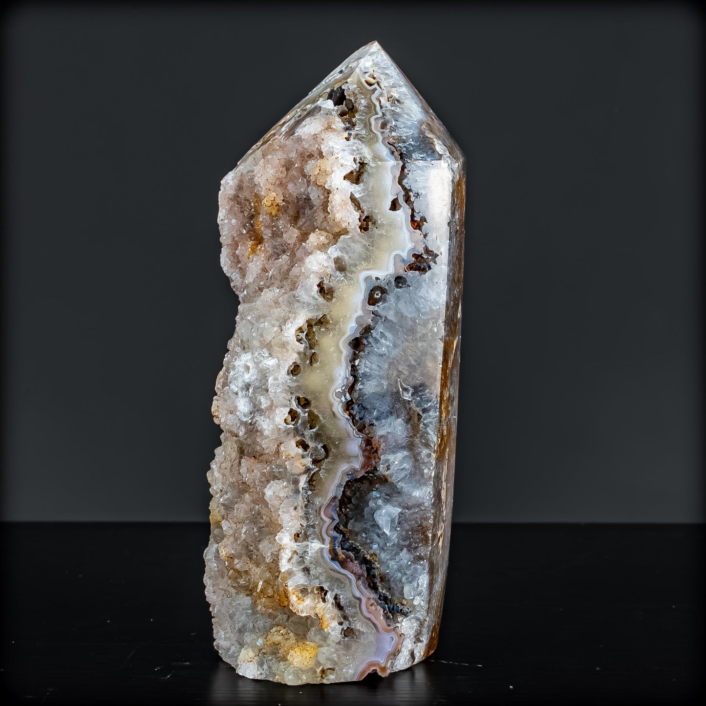 Natürlicher Achat-Kristall Obelisk mit Druse - 828,28g