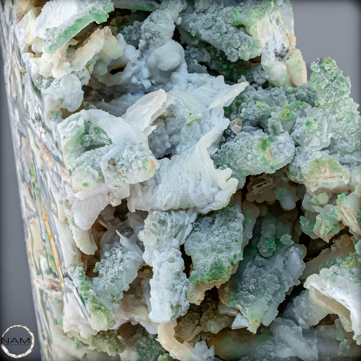 Ein Kunstwerk der Natur – Anhydrit, Prasiolith & Amethyst auf Achat – 17184,36g