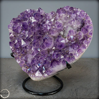 Natürlicher Amethyst-Herz Druse auf Ständer – 8047,44g