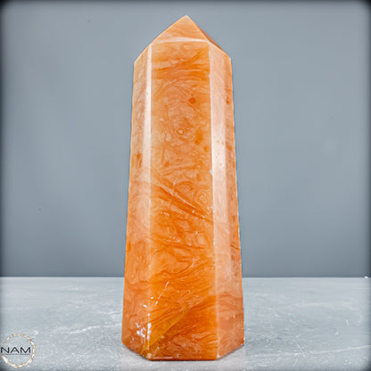 Natürlicher Orangencalcit Kristall-Obelisk - 897,56g