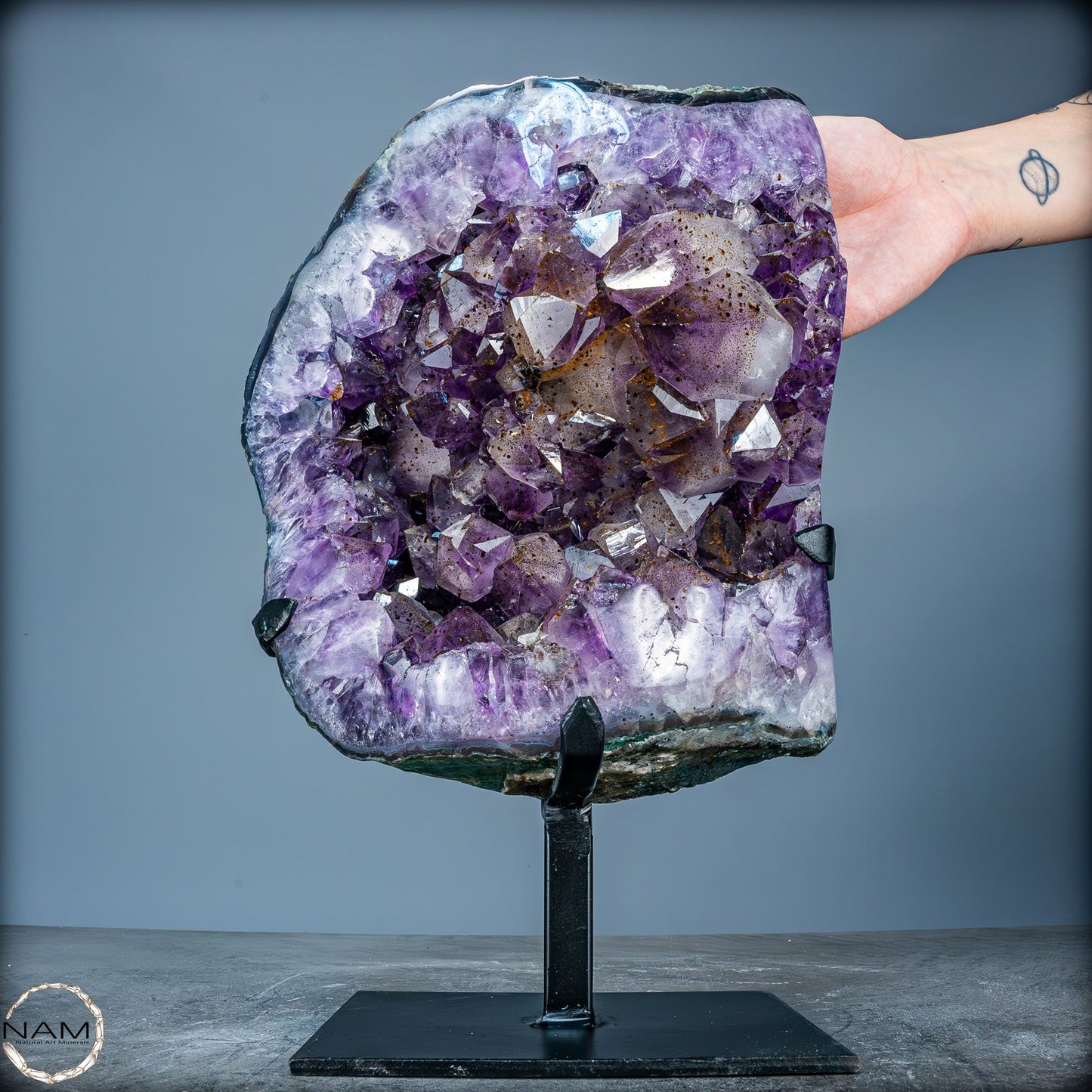 Natürliche Amethyst-Kristalle/Druse auf Ständer - 8280,11g