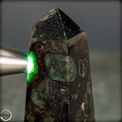 Natürlicher Smarag-Obelisk aus Kolumbien - 388,85g