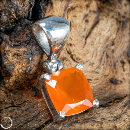 Seltener Mexikanischer Feueropal Anhänger - 2,34g