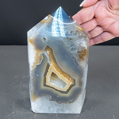 Natürlicher Achat-Kristall Obelisk mit Druse - 1975,61g