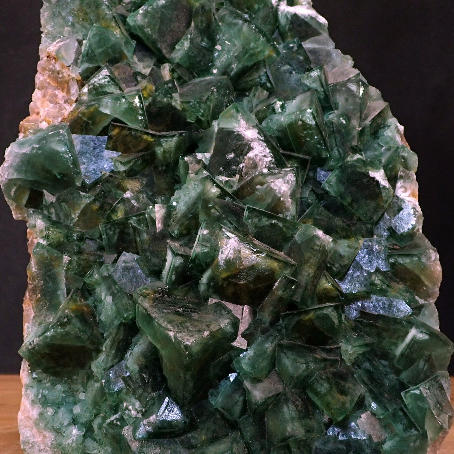 Natürliche blau-grüne Fluorit-Kristallcluster-Skulptur - 14445,86g