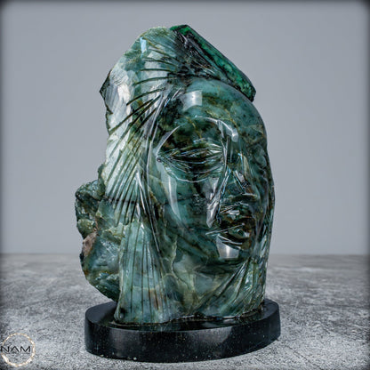 Smaragdfigur – Königliche Ausstrahlung in Stein- 1442,81g