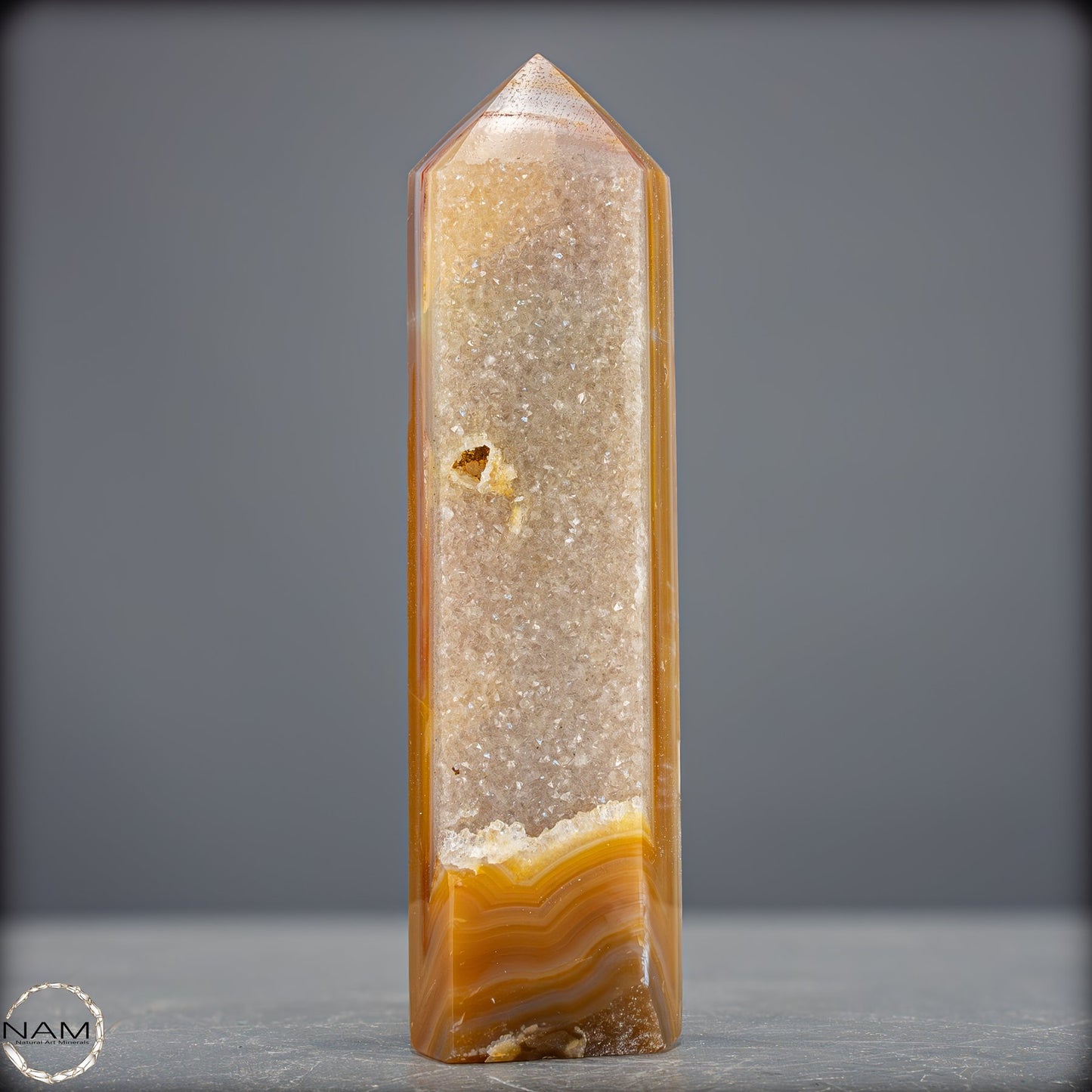 Natürlicher Achat-Kristall Obelisk mit Druse - 725,25g