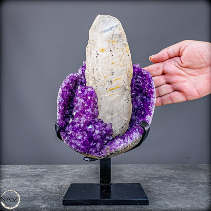 Perfekter  Amethyst mit Calcit kristallen auf Ständer, Uruguay - 3654,48g