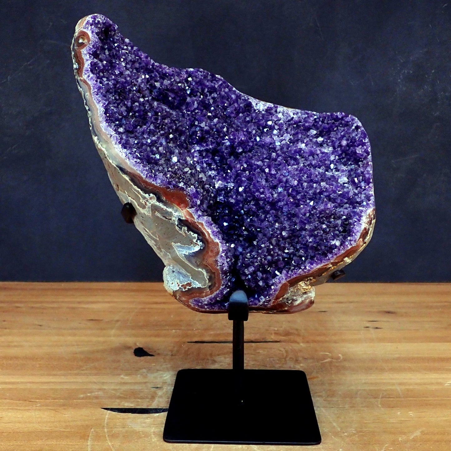 Wunderschöner Amethyst auf Ständer - 8992,47g