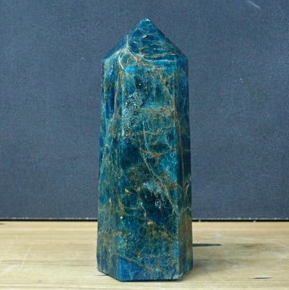 Blauer Apatit Obelisk, 150 x 55 x 50 mm, 731g