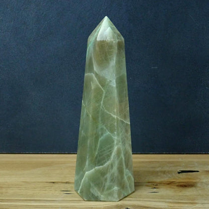 Garnierit (Grüner Mondstein) Obelisk, 225x75x70mm, 1308g