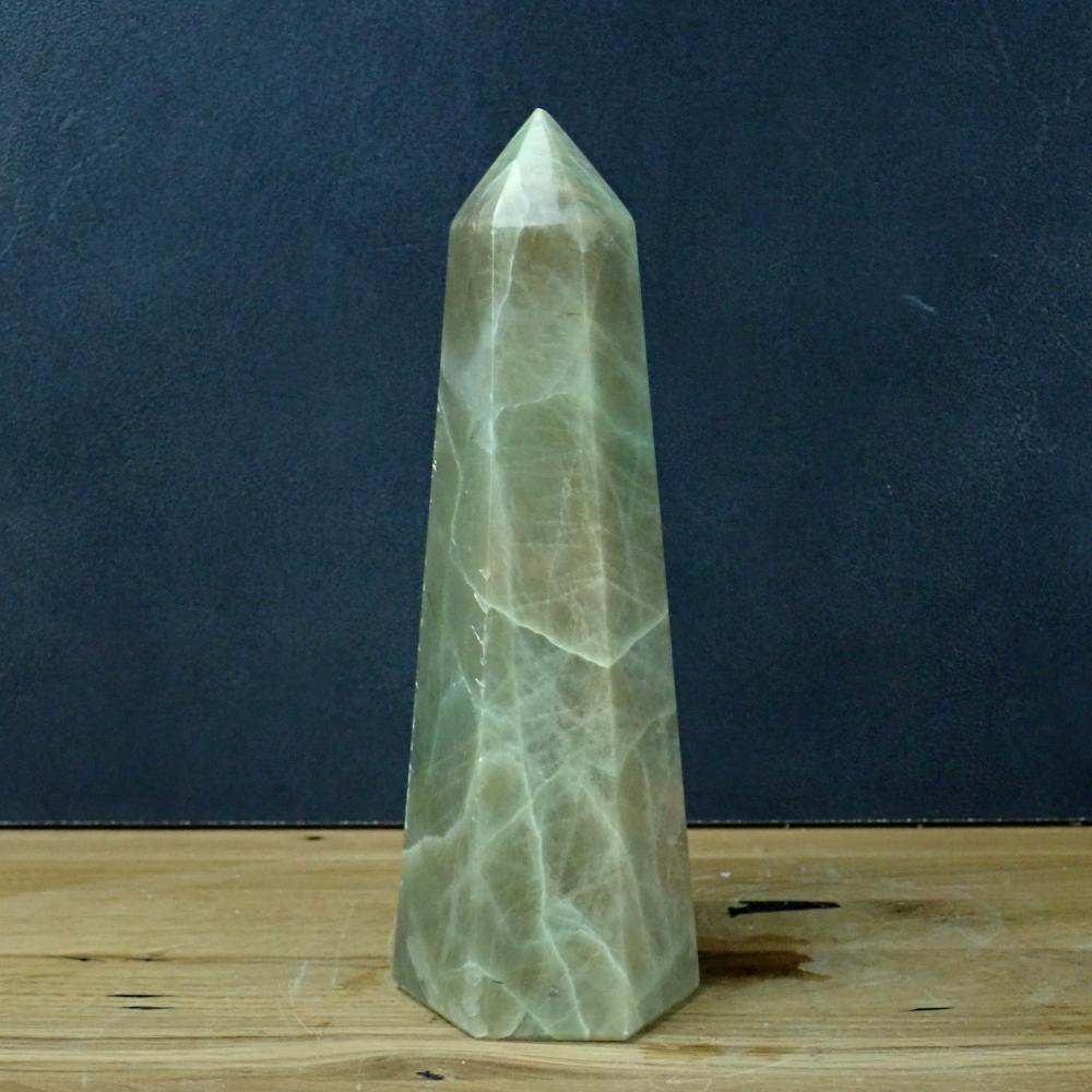 Garnierit (Grüner Mondstein) Obelisk, 225x75x70mm, 1308g