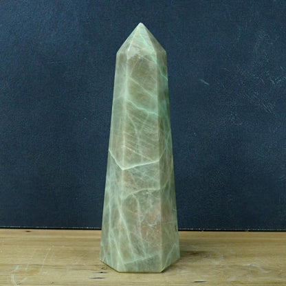 Garnierit (Grüner Mondstein) Obelisk, 225x75x70mm, 1308g