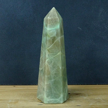 Garnierit (Grüner Mondstein) Obelisk, 225x75x70mm, 1308g