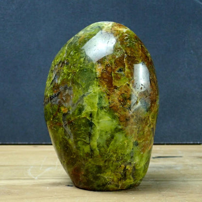 Grüner Opal Freiform, 940g, 130 x 100 x 65 mm