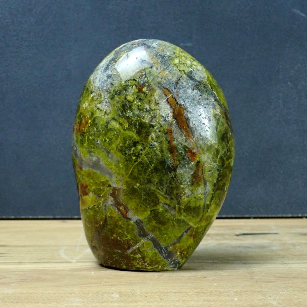 Grüner Opal Freiform, 940g, 130 x 100 x 65 mm