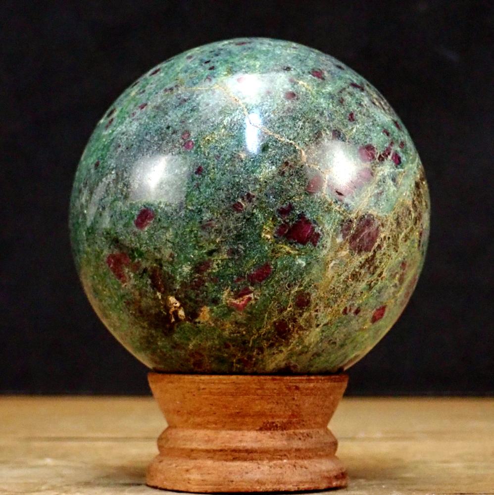 Rubin in Fuchsit als Kugel - 804,71g - 78mm – Natural-Art-Minerals.de