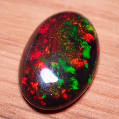 A+ Opal Cabochon (Schwarz) aus Äthiopien, 4.165 ct - 0,833g - 17,64 x 11,28 x 4,57mm