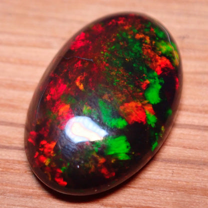 A+ Opal Cabochon (Schwarz) aus Äthiopien, 4.165 ct - 0,833g - 17,64 x 11,28 x 4,57mm