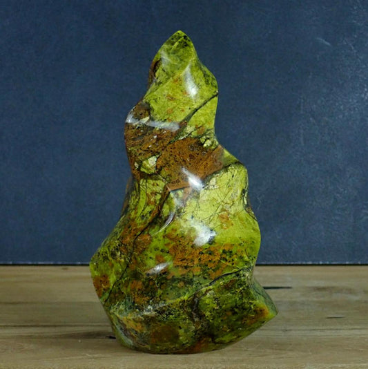 Grüner Opal Flamme, 936g, 160 x 90 x 85mm