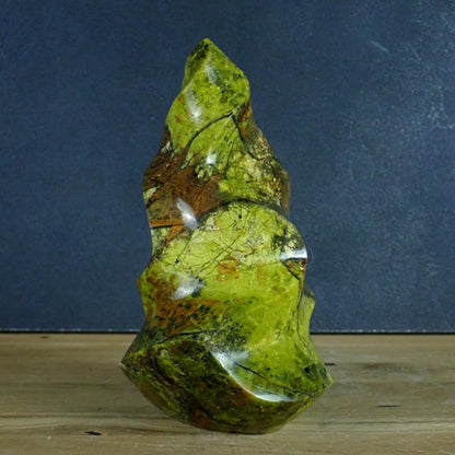 Grüner Opal Flamme, 936g, 160 x 90 x 85mm