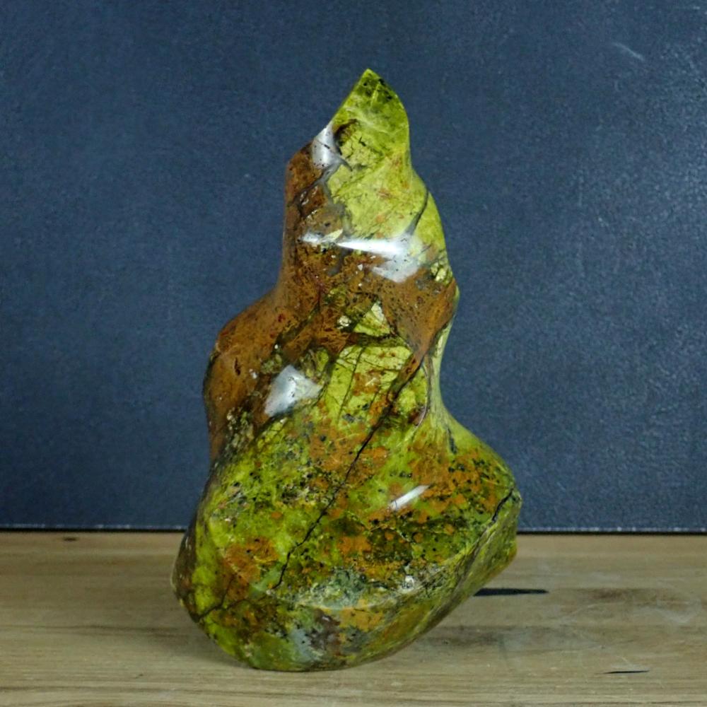 Grüner Opal Flamme, 936g, 160 x 90 x 85mm