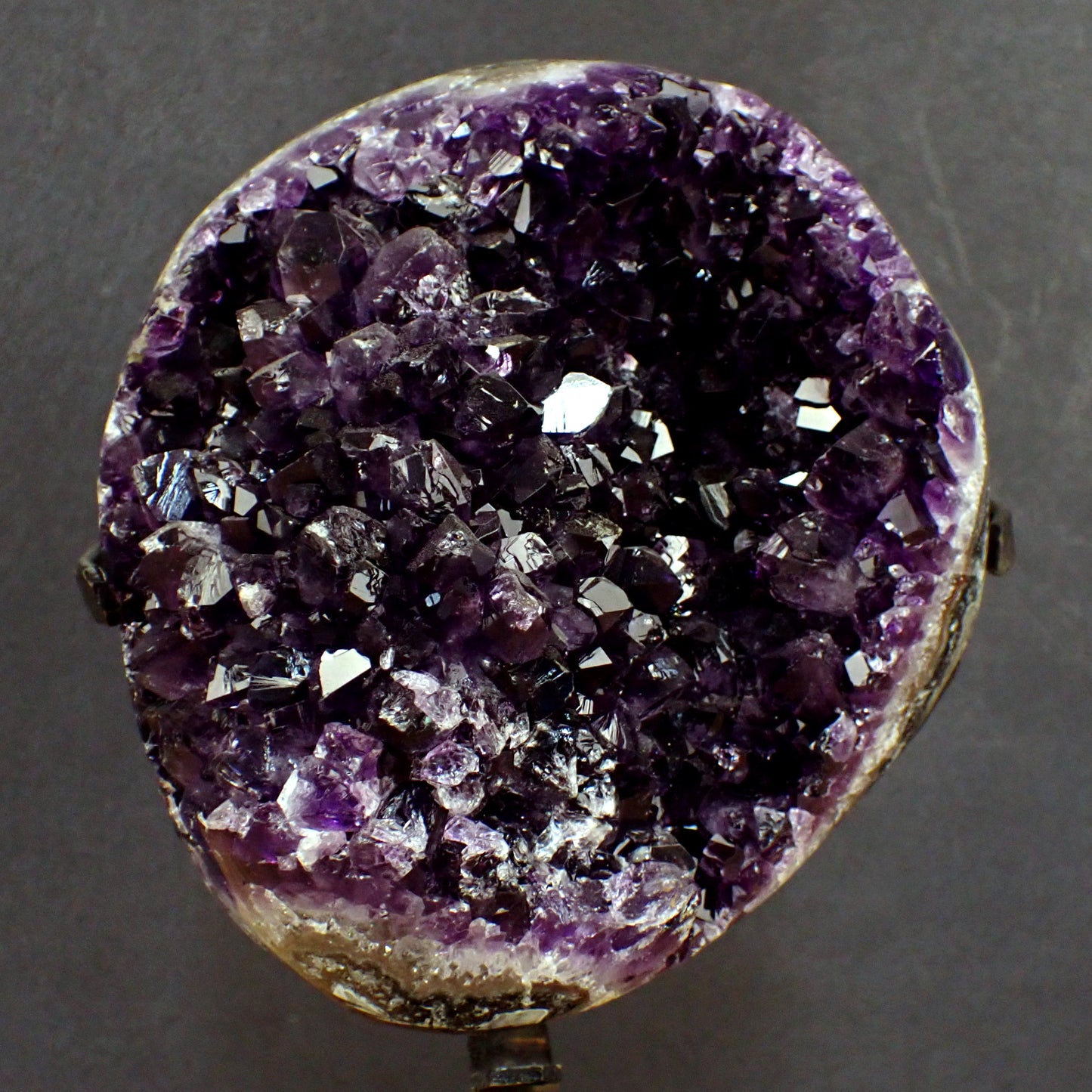 Wunderschöner Amethyst auf Ständer - 2633,49 g - 260 x 155 x 127 mm