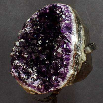 Wunderschöner Amethyst auf Ständer - 2633,49 g - 260 x 155 x 127 mm