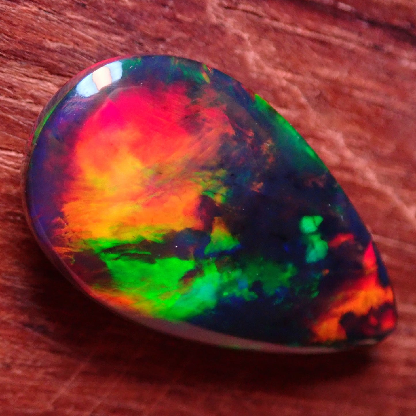 Wunderschöner Opal Cabochon (Schwarz) aus Äthiopien, 8.905 ct - 1,781g- 25,09 x 13,67 x 5,71mm